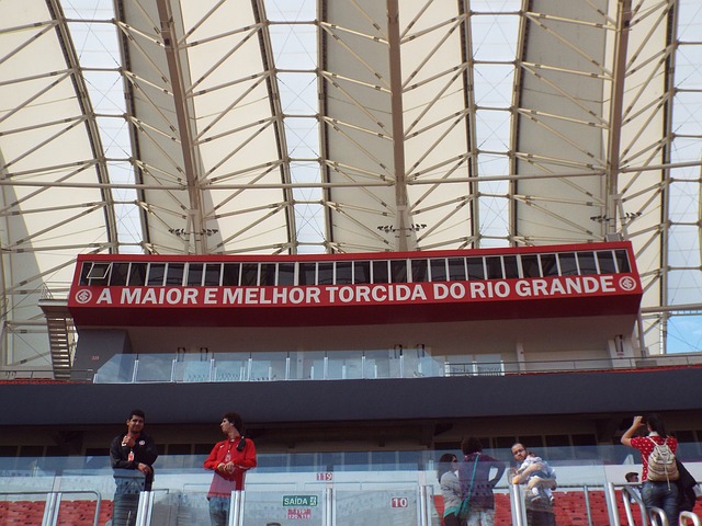 [流言板]国米球迷唱歌嘲讽米兰老板：千万别卖俱乐部，留下来吧36亮59回复.